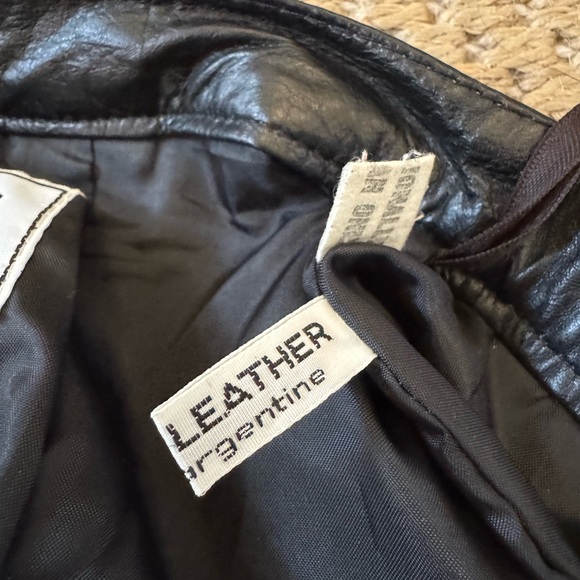 Vintage designer authentic leather high waisted skirt. Zipper in back. Size 10 - Picture 5 of 5